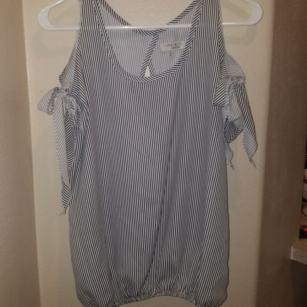 🚫🚫SOLD🚫🚫Black and white striped blouse